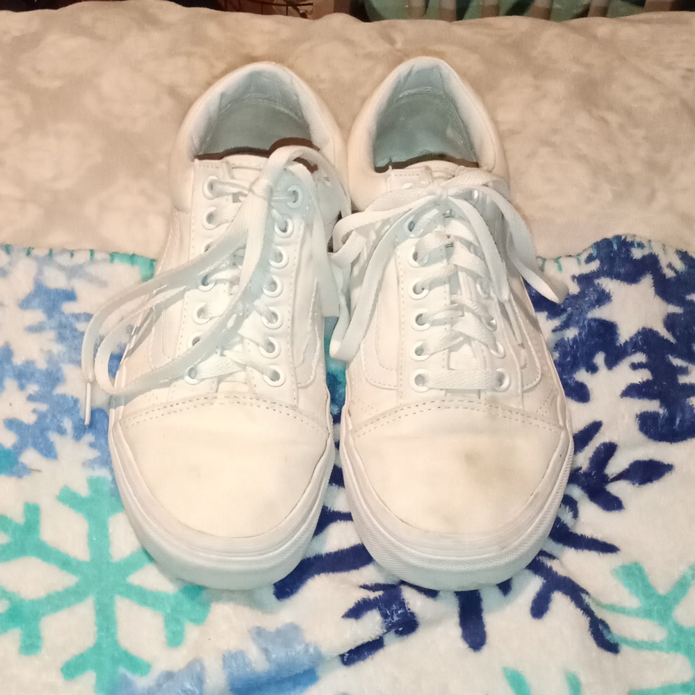 White old school vans ❤️